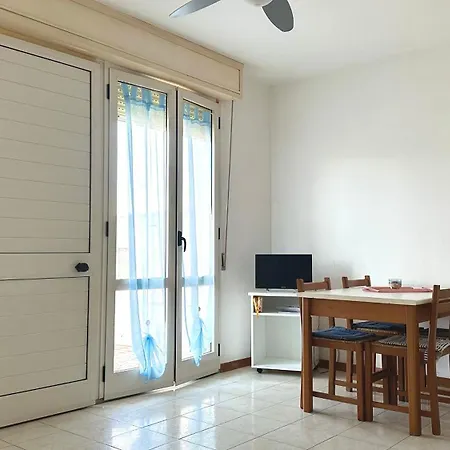 F001 - Fano, Trilocale Con Portico A 30mt Dal Mare מארוטה