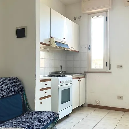 F001 - Fano, Trilocale Con Portico A 30mt Dal Mare