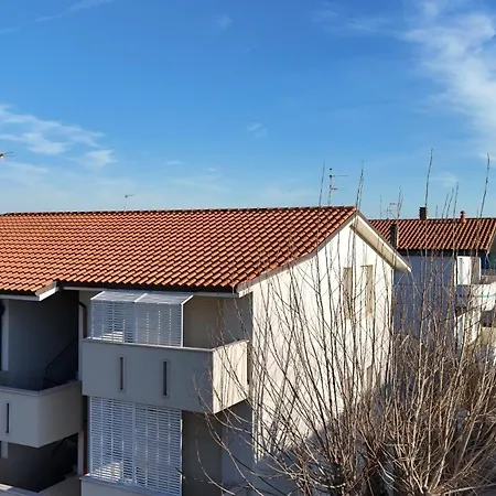 F001 - Fano, Trilocale Con Portico A 30mt Dal Mare * Marotta