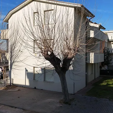 F001 - Fano, Trilocale Con Portico A 30mt Dal Mare *