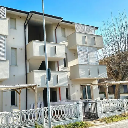 F001 - Fano, Trilocale Con Portico A 30mt Dal Mare